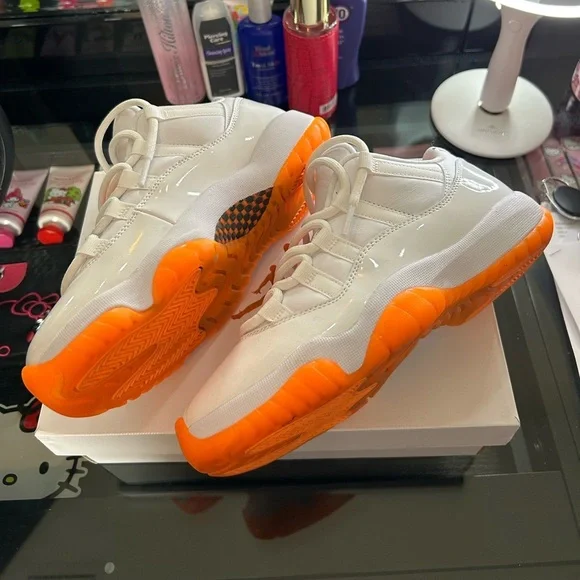 Jordan 11 Citrus - Picture 2 of 5